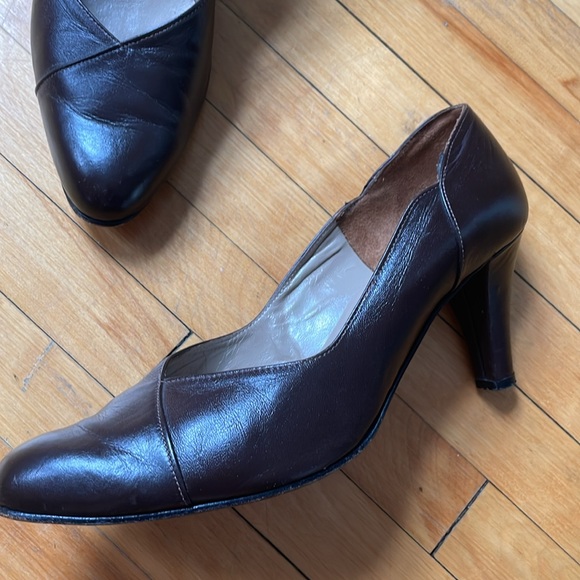 VINTAGE HAND MADE IN CANADA GENUINE BROWN LEATHER PUMPS - Picture 5 of 17